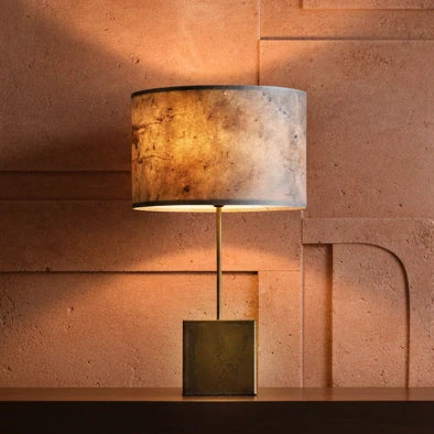 Lampe Képler de l'atelier Maus en acier patiné et feuille d'ardoise . Pièce unique de créateur. style minimaliste authentique. fabrication française
