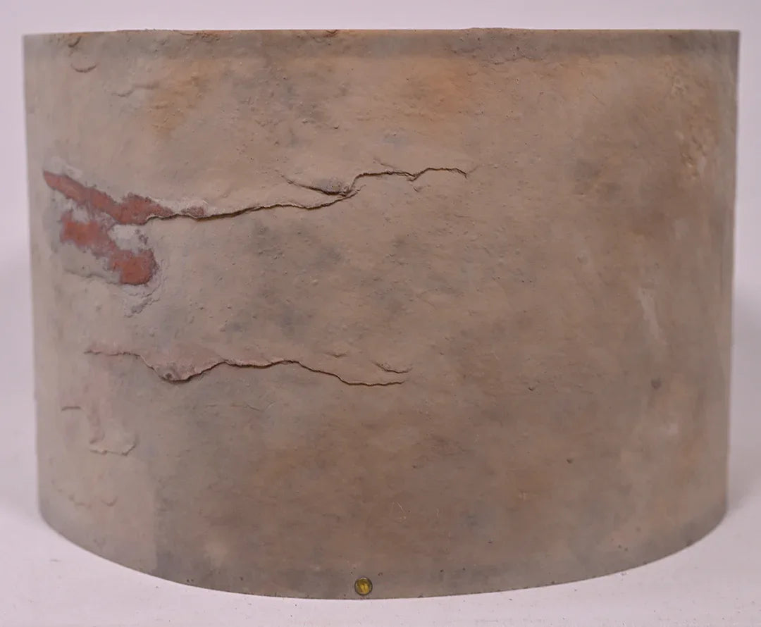 Abat-jour en feuille de pîerre. Détail des nuances. H22xL36cm. Atelier Maus. Blanco M