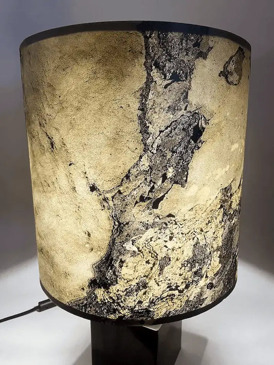 Détail de l'abat-jour de la Lampe Cassini Nova en acier et ardoise rustique | Atelier Maus . Taille L