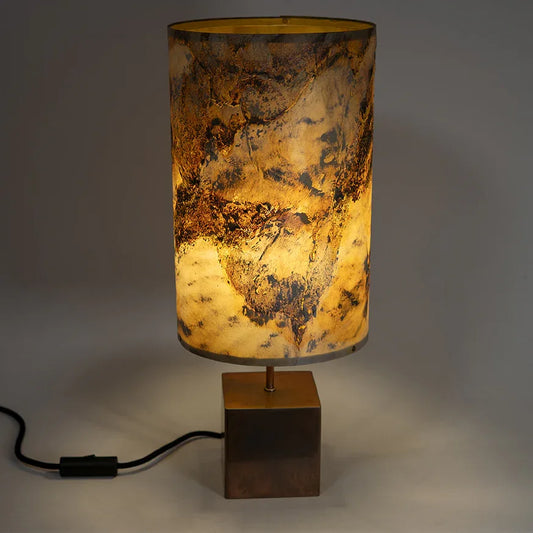lampe en acier cuivré et ardoise pierre de lune allumée lumière nuancée