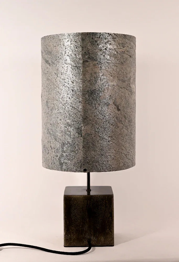 vue arriere de la lampe halley noire et mica argenté