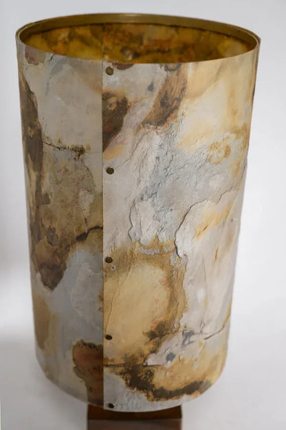 vue arriere de l'abat-jour de la  lampe en acier cuivré et ardoise pierre de lune allumée Atelier Maus