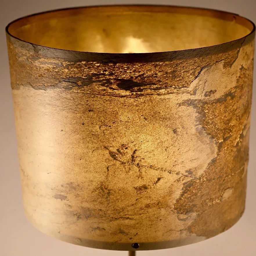 Vue de l'abat-jour de la lampe à poser Képler Halo 54 cm en ardoise Tan