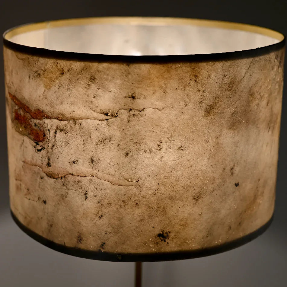 Vue rapprochée lampe Képler Aura - détail abat-jour ardoise blanche