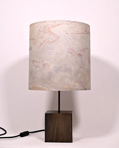 Lampe en acier patiné et feuille de pierre ardoise. Atelier Maus. Blanco L