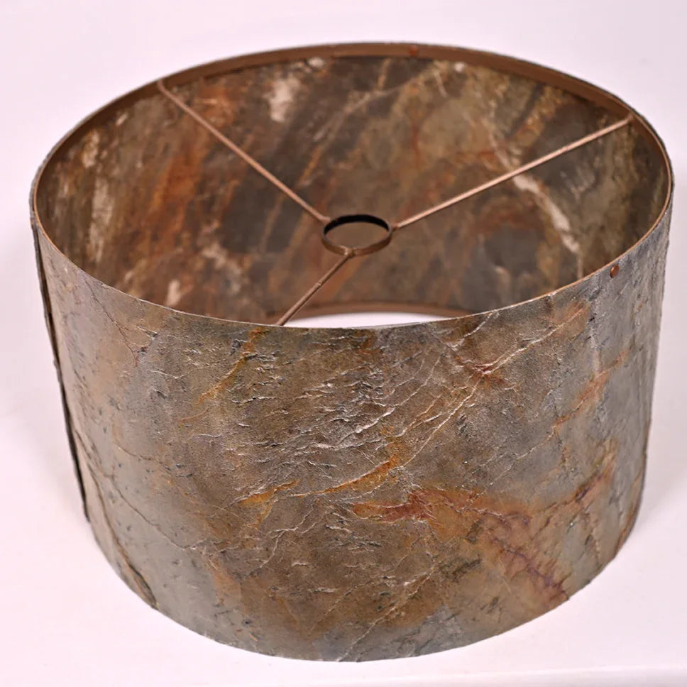 Abat-Jour en feuille de mica Burning forest . Carcasse en acier revetu de poudre de bronze. Fabrication artisanale